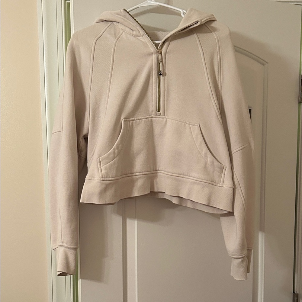 Lululemon Size Xs/S cropped bone scuba with gold zipper/logo